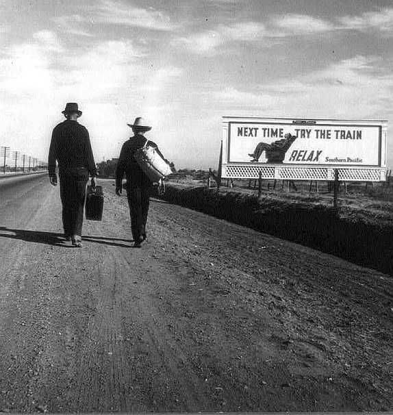 On the road toward Los Angeles          Photo: Dorothea Lange