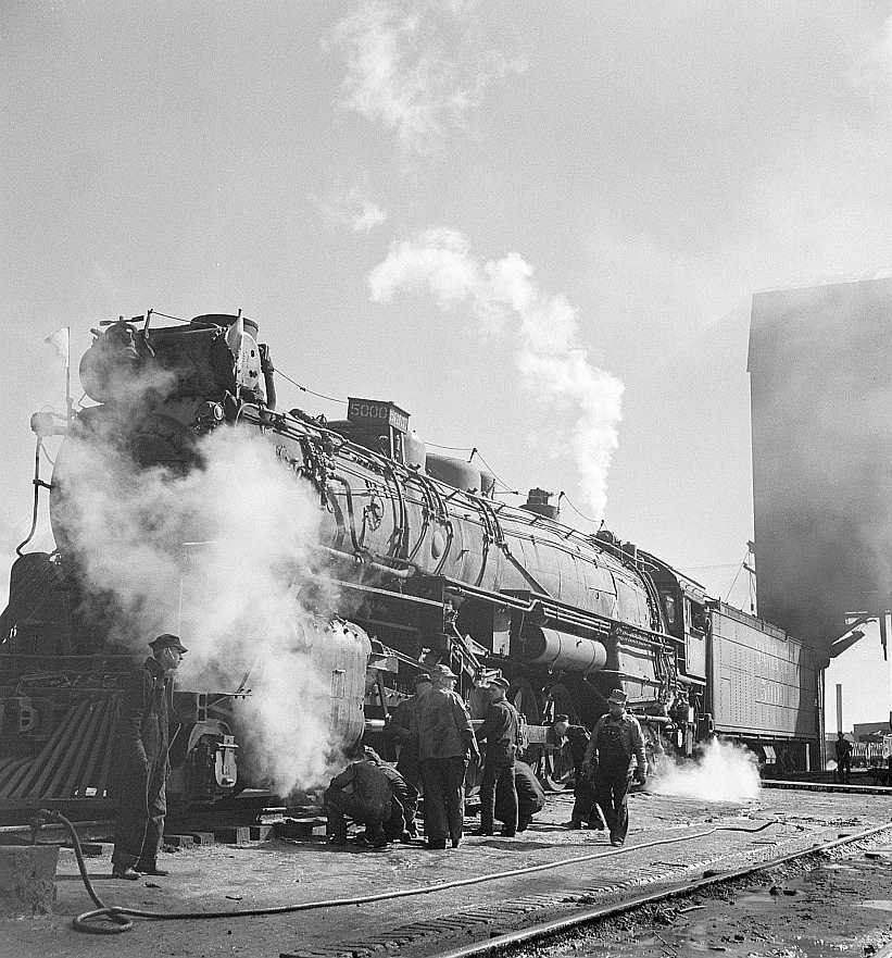 Checking a locomotive as it leaves the roundhouse in the Atchison, Topeka and Santa Fe Railroad. Clovis, New Mexico Photo: Jack Delano