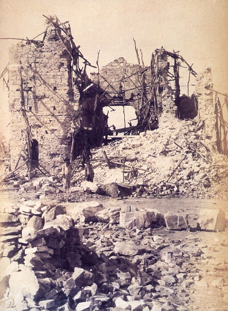 Ruins of Bom Jesus church in Canudos, 1897.- Flávio de Barros 