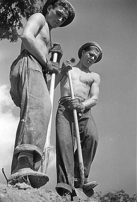 CCC boys at work, Prince George's County, Maryland Photo: Carl Mydans