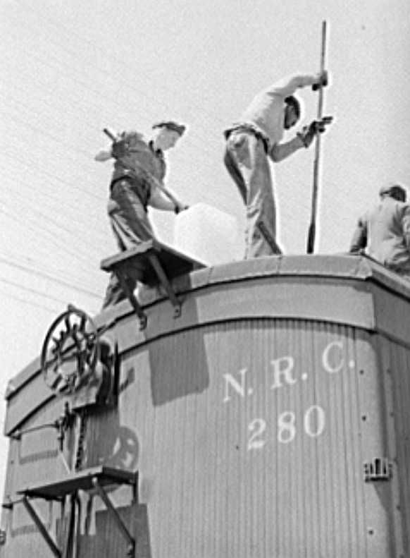 Icing refrigerator cars for strawberries, Hammond, Louisiana Photo: Russell Lee