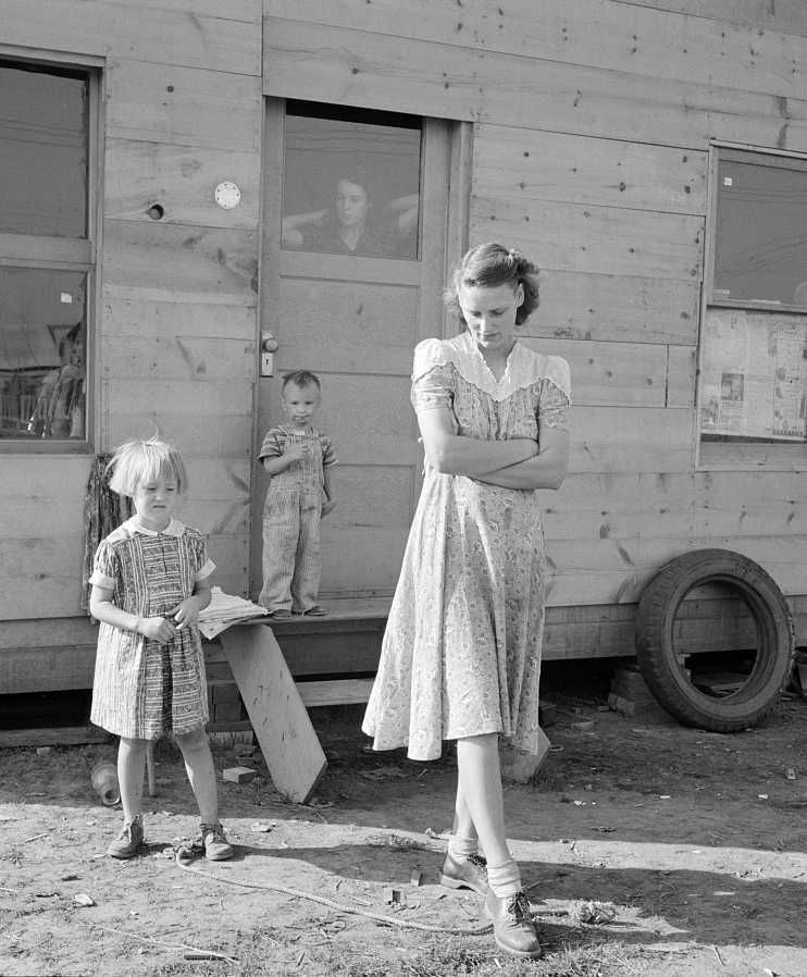Young mother, twenty five,  rural shacktown, near Klamath Falls, Oregon. Photo: Dorothea Lange