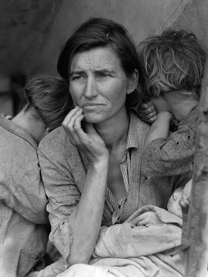 Destitute pea pickers in Nipomo, California. Mother of seven children. Age thirty-two Photo: Dorothea Lange