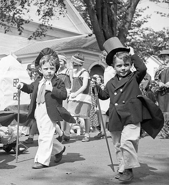 Parade at the fair, Albany, Vermont          Photo: Carl Mydans