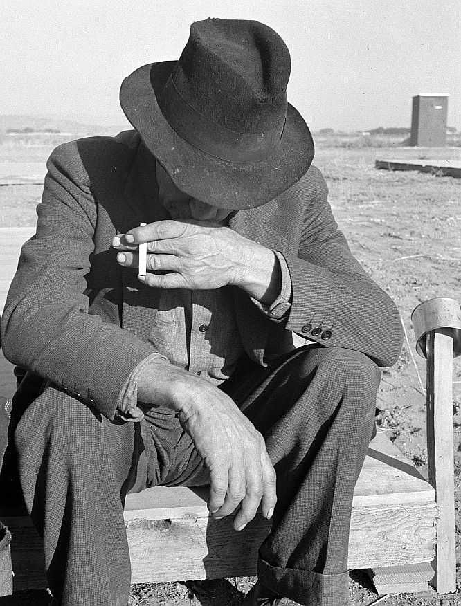 Was Nebraska farmer, now migrant farm worker in the West. Merrill, Klamath County, Oregon.  Photo: Dorothea Lange