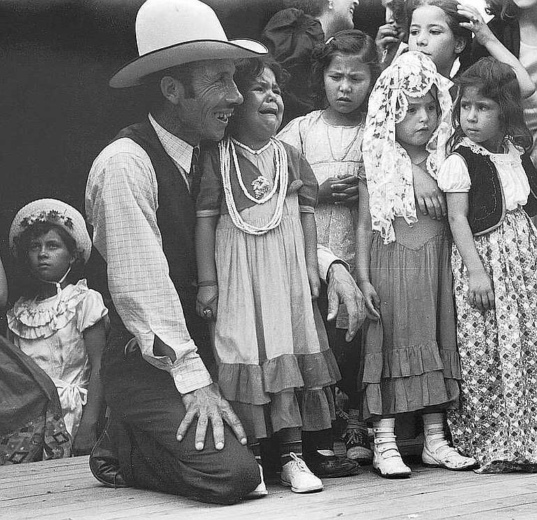 Fiesta in Taos. New Mexico Photo: Russell Lee