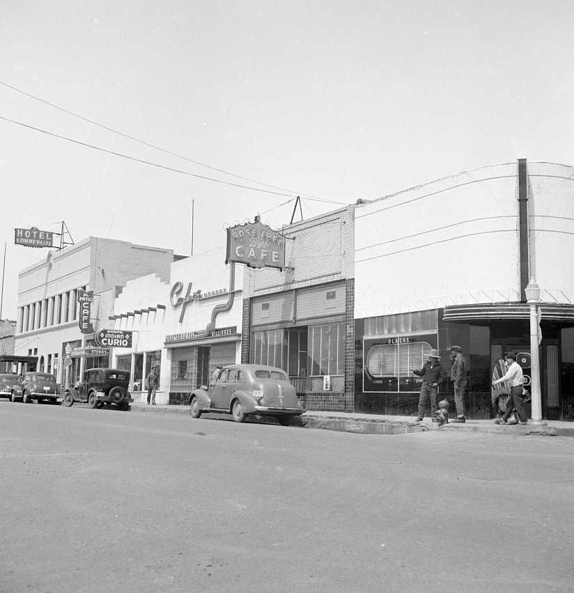 Street scene in Flagstaff, Arizona Photo: Jack Delano