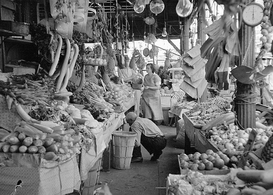 Marketplace in the French quarter of New Orleans Photo: Carl Mydans
