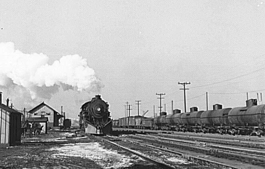 Hammond, Indiana freight yards. Photo: Jack Delano