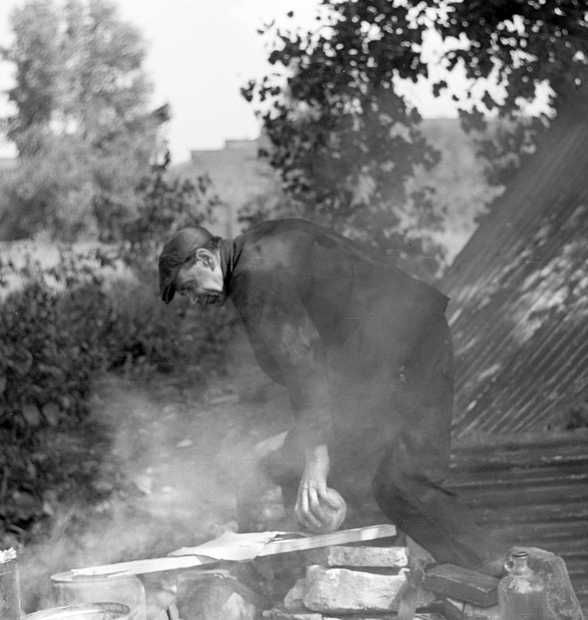 Cooking in hobo jungle, Minneapolis, Minnesota    Photo: John Vachon