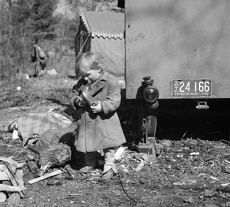 Child of migrant family near Birmingham, Alabama  Photo: Arthur Rothstein