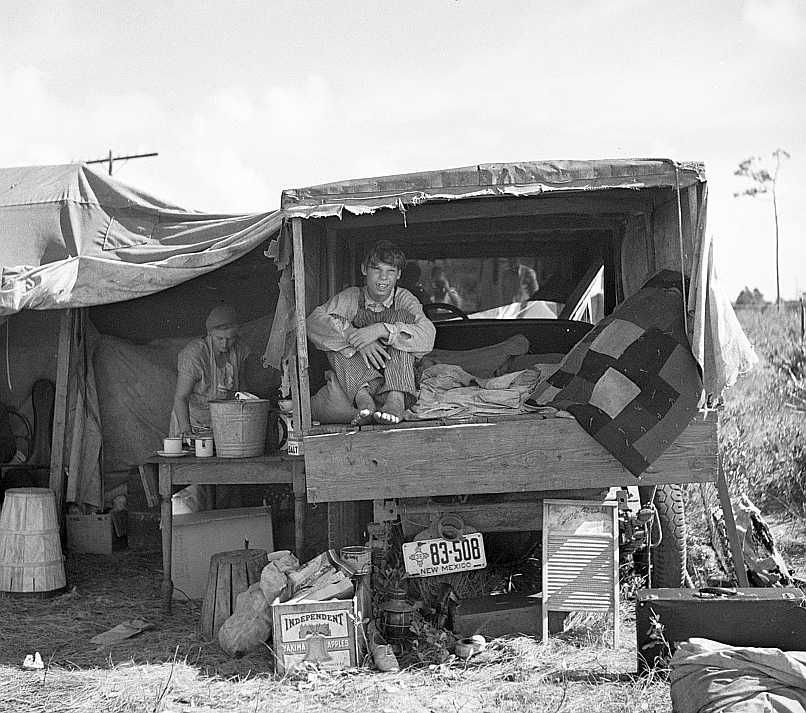 Family from New Mexico, camped near the packinghouse at Deerfield, Florida    Photo: Arthur Rothstein