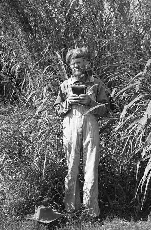 Wandering preacher often seen in the South   Photo: Marion Post Wolcott