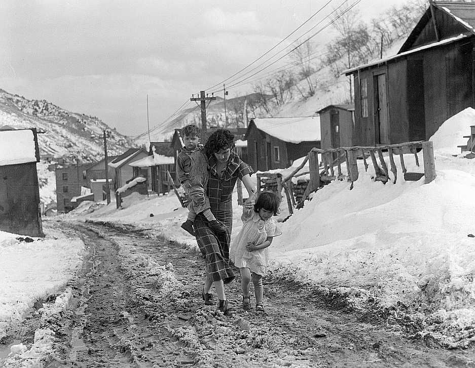 Main street in Consumers, near Price, Utah Photo: Dorothea Lange