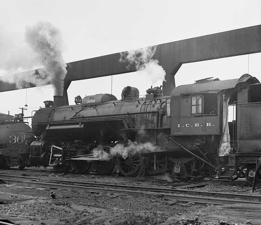  Locomotive taking on sand at an Illinois Central Railroad yard, before going out on the road - Photo: Jack Delano