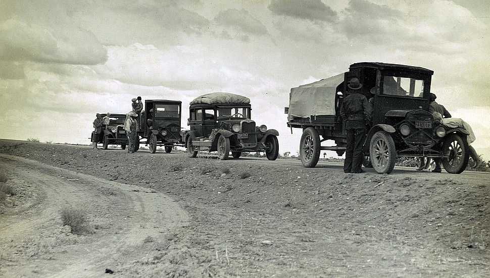 Near Lordsburg, New Mexico. Drought refugee families from Oklahoma on road to Roswell, New Mexico, to chop cotton Photo: Dorothea Lange