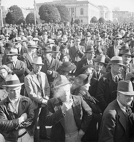 Listening to speeches at mass meeting of Works Progress Administration   Photo: Dorothea Lange