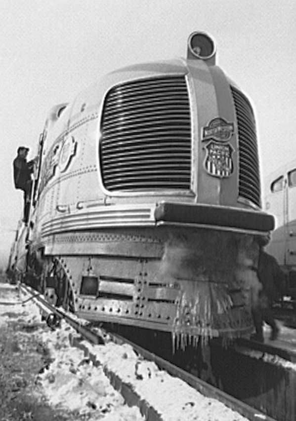 Chicago, Illinois: Chicago and Northwestern Streamliner diesel electric train operated jointly with Union Pacific Railroad. Photo: Jack Delano