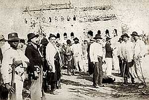 Canudos, combatants, outside Church of Bom Jesus [23]