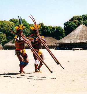 Flauta Uruá. Aldeia Kamaiurá, Alto-Xingu, photo Noel Villas Bôas 1998 [16]